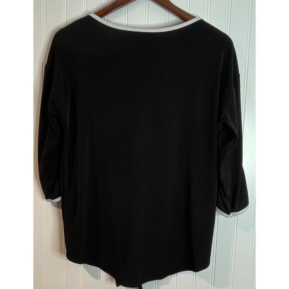 Chicos Black & White Asymmetrical Top With Side Slits & Tie Hem Size 0 - Picture 2 of 12